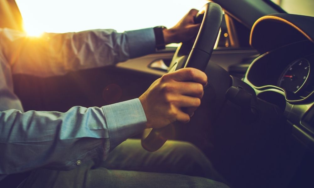 Özel Direksiyon Dersi   Direksiyondersi.net ile Güvenle Yola Çıkın! Guvenli Surus Icin 3 Altin Kural 2 Otoyolda Güvenli Sürüşün Altın Kuralı: Takip Mesafesi Eğitimi yüksek hızda sürüş uzun yol sürüşü trafik takip mesafesi nedir sürüş güvenliği şerit değiştirme profesyonel sürücü özel direksiyon dersi otoyolda araba kullanmak otoyol direksiyon dersi kaçış alanı ıslak zeminde sürüş istanbul otoyol ileri sürüş eğitimi güvenli sürüş teknikleri ehliyet sonrası direksiyondersi.net defansif sürüş 2 saniye kuralı